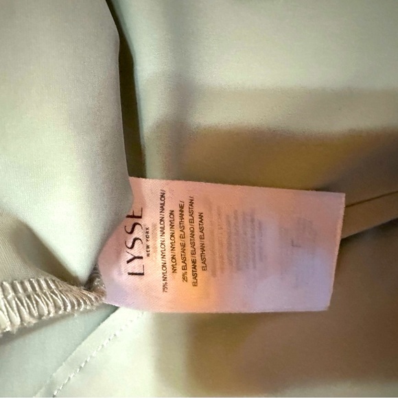 Lysse Camper sporty button down in sage - Picture 4 of 5